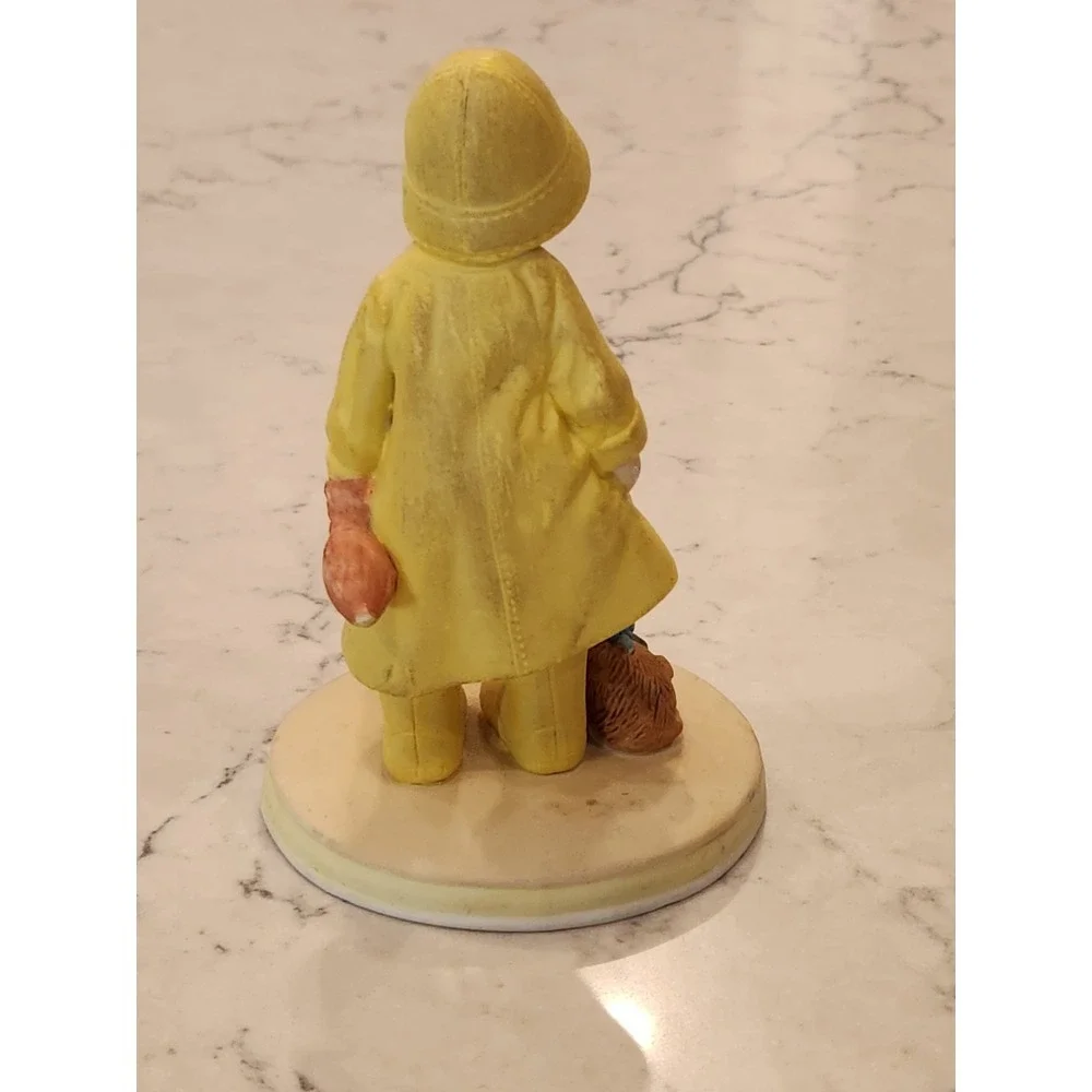 Kit N Kat Figurine - RARE 80's Kitten W/ Raincoat And Umbrella, Ships‎ Today!